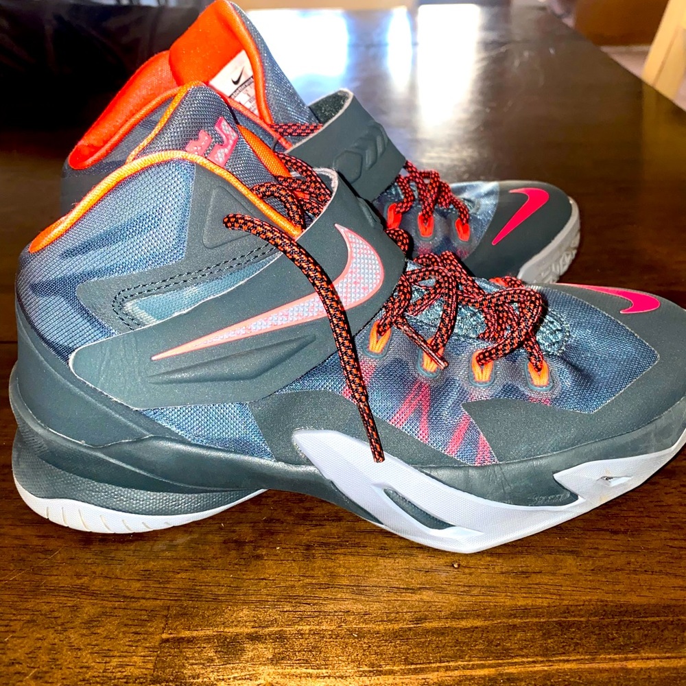Nike Lebron Zoom soldier sneakers Girls 6.5Y